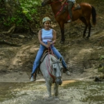 Cabalga por el bosque tropical en Ponderosa Costa Rica