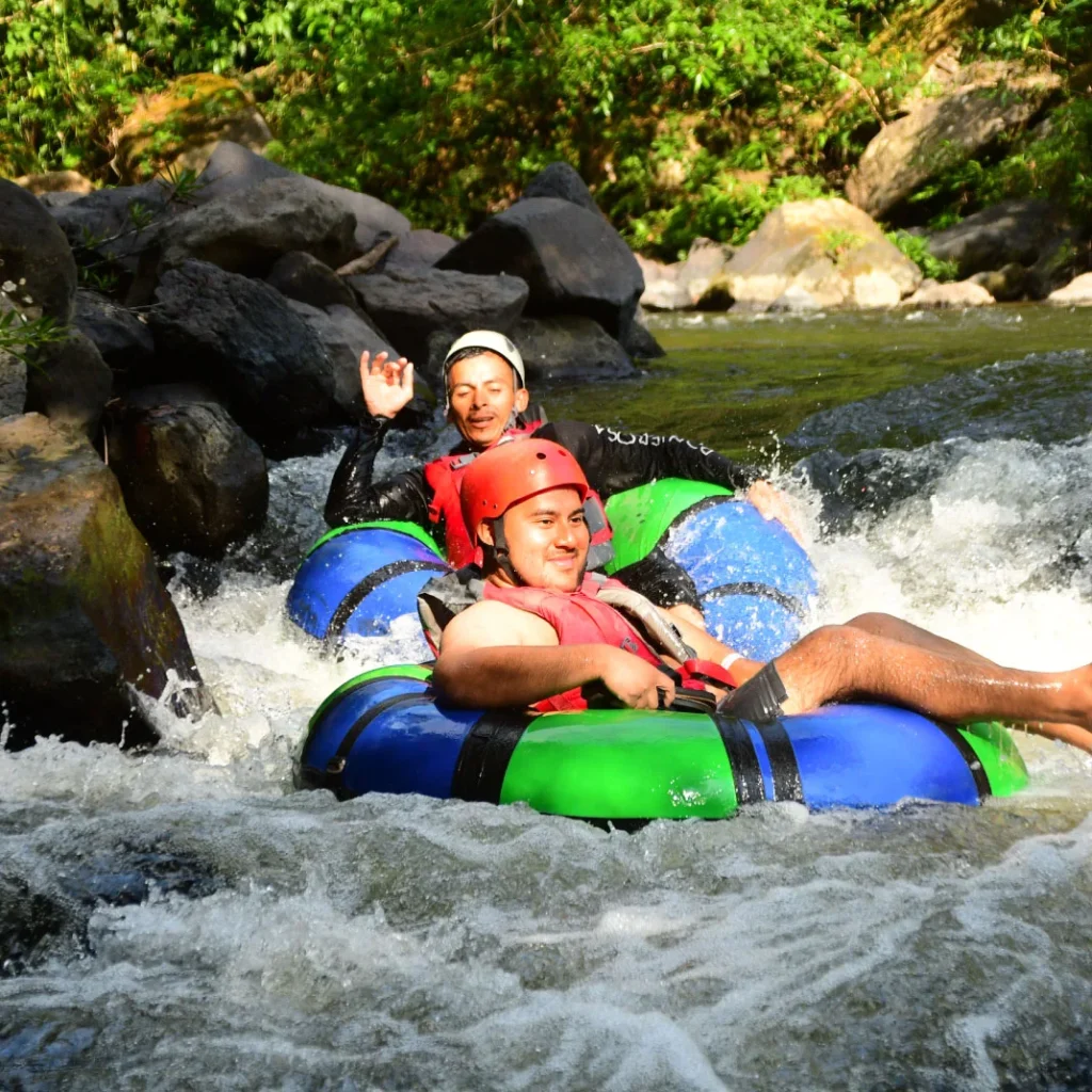 Disfruta del Lazy River Float en Ponderosa 🌊🚶‍♂️