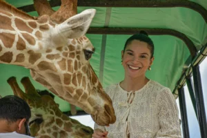 Ponderosa Costa Rica recibe la visita de la influencer Michelle Naranjo